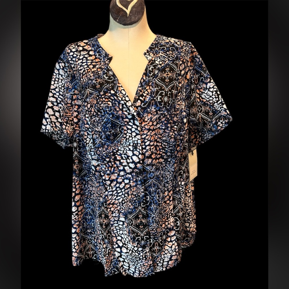 Super cute Dana Buchanan top